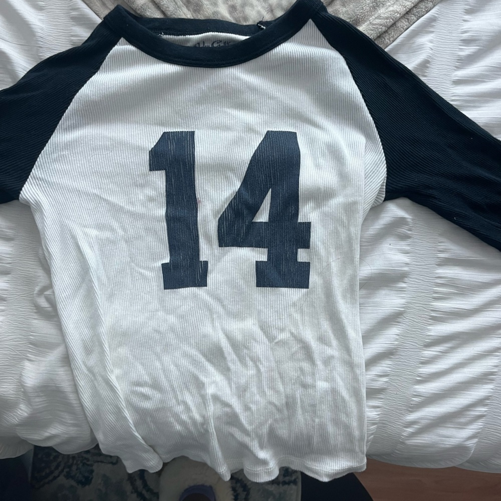 Brandy Melville Long Sleeve Tee in Classic Black